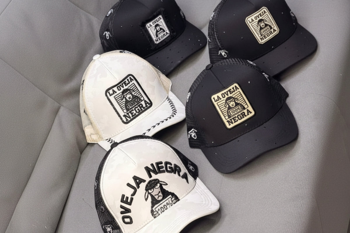 Gorra oveja negra blanca